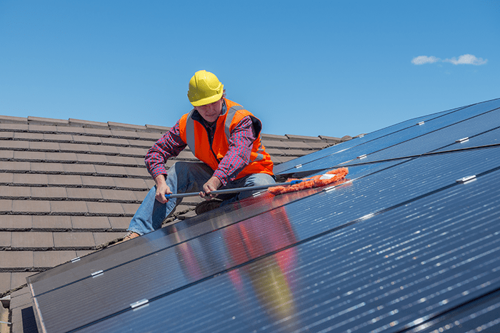 Image of an expert solar panel cleaner in New Mexico